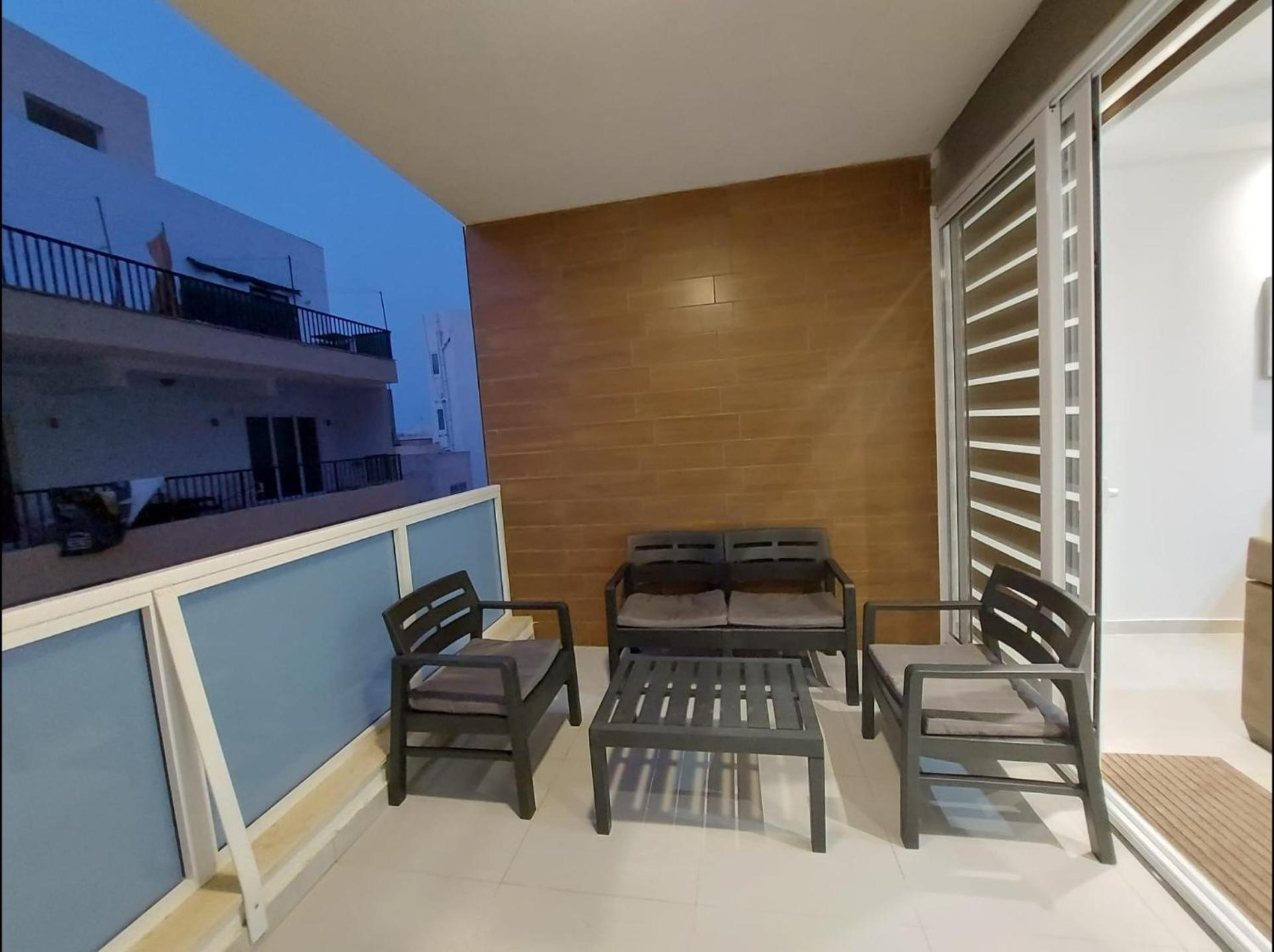 Centre Point Comfort Apartment St. Paul's Bay Exterior photo